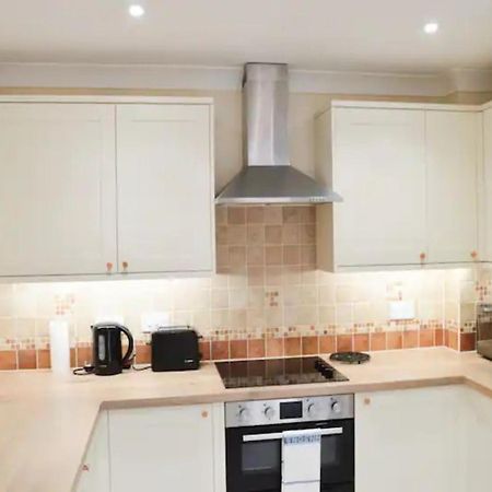Pass The Keys Central Townhouse With Free Parking York Esterno foto