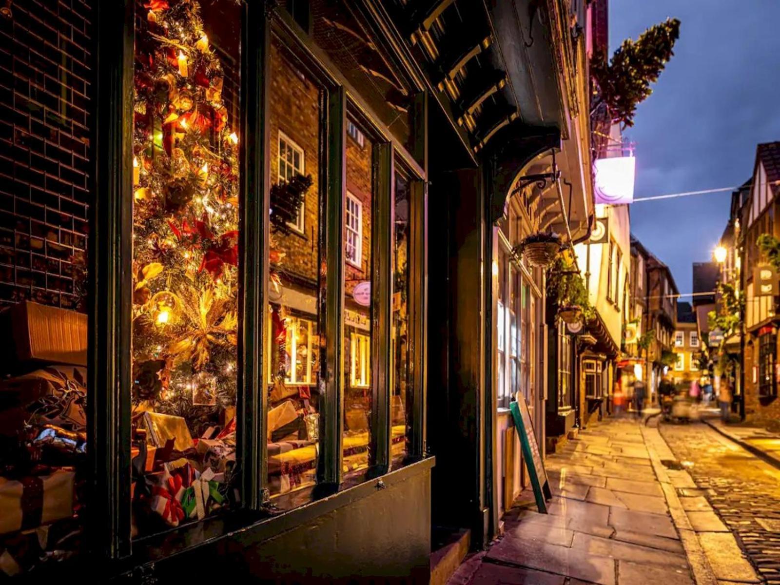 Pass The Keys Central Townhouse With Free Parking York Esterno foto