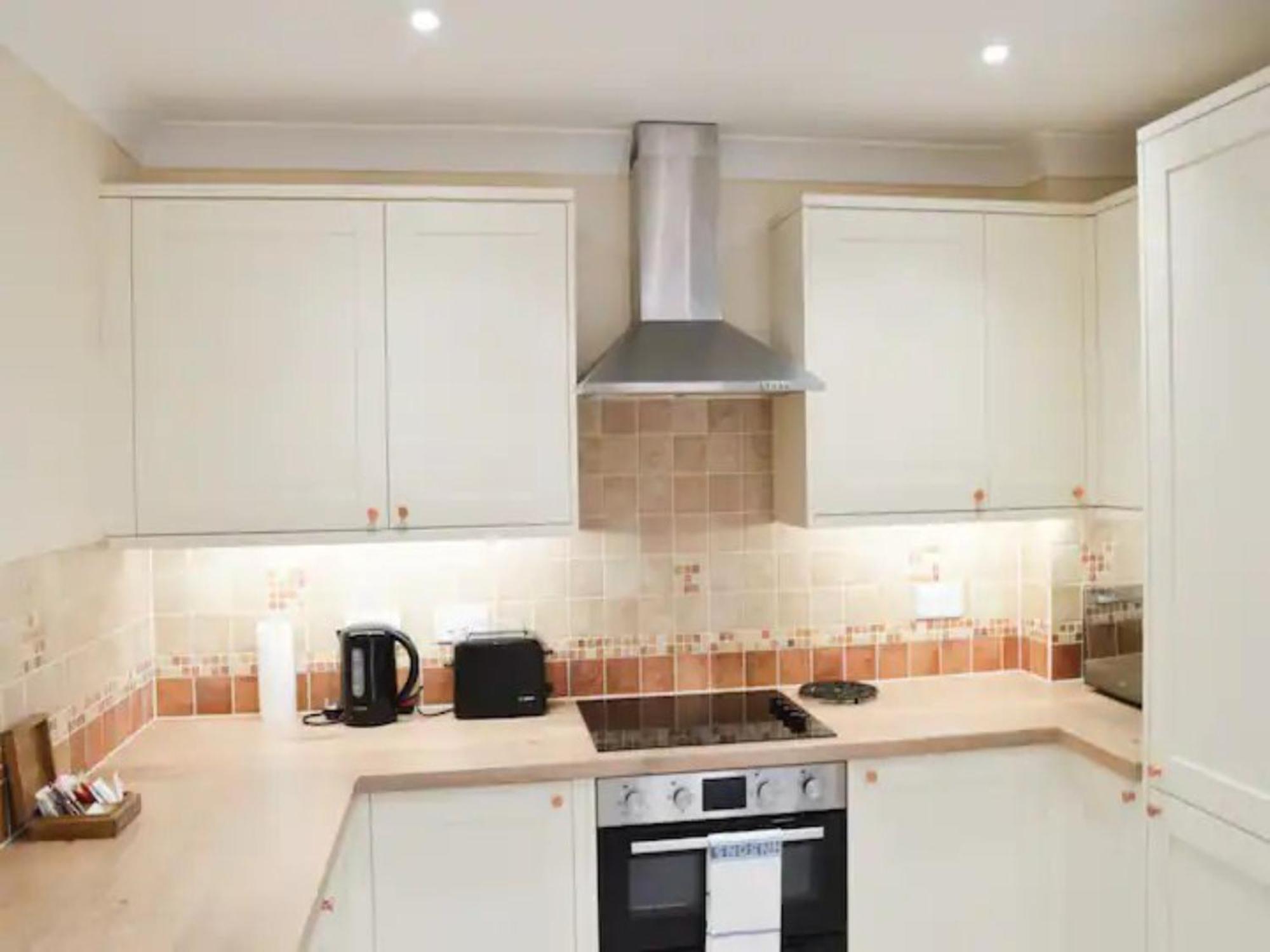 Pass The Keys Central Townhouse With Free Parking York Esterno foto