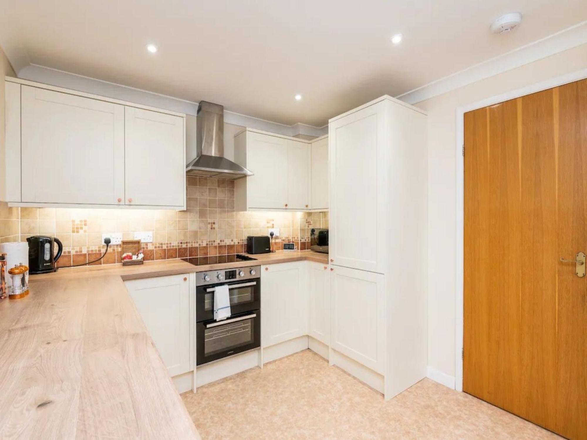 Pass The Keys Central Townhouse With Free Parking York Esterno foto