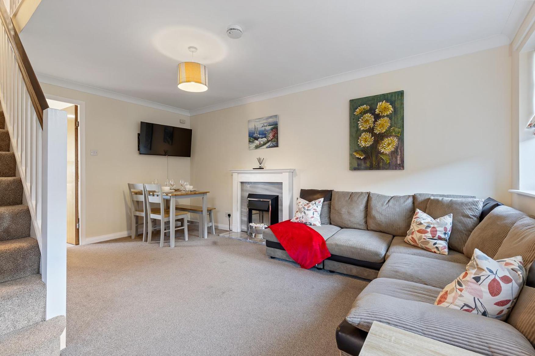 Pass The Keys Central Townhouse With Free Parking York Esterno foto